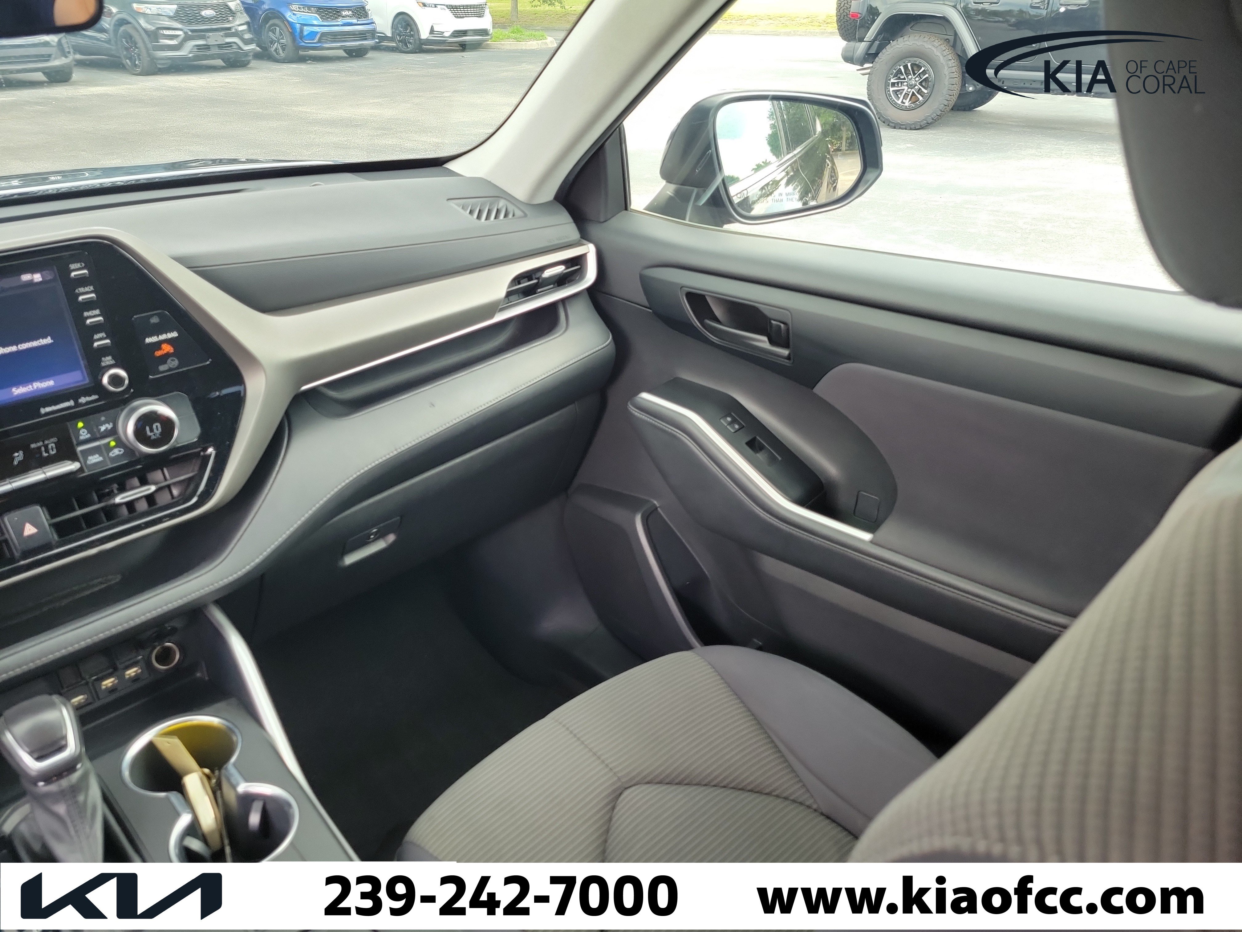Used 2021 Toyota Highlander LE FWD image 18