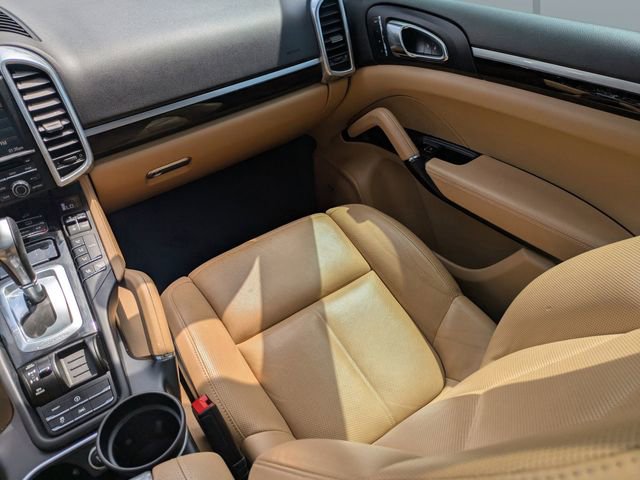 Used 2016 Porsche Cayenne image 18