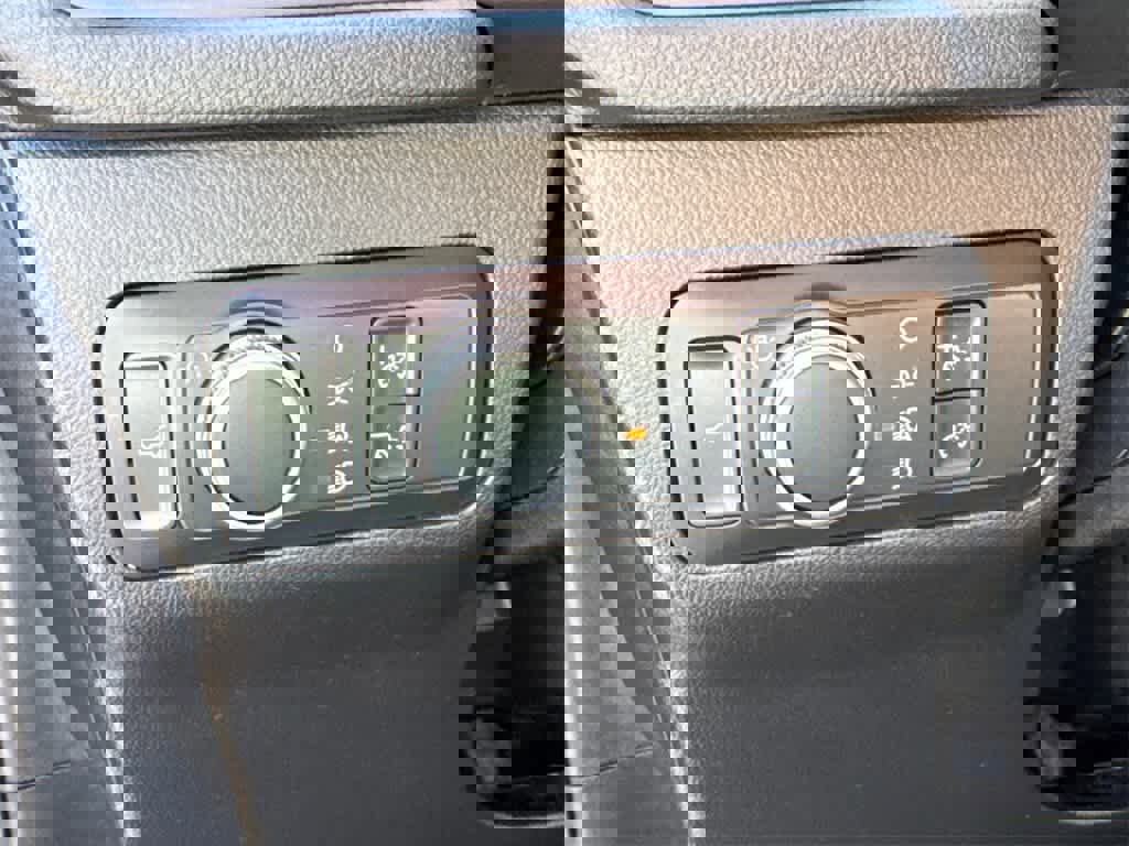 Certified 2021 Ford Escape SE w/ SE Sport Appearance Package image 33