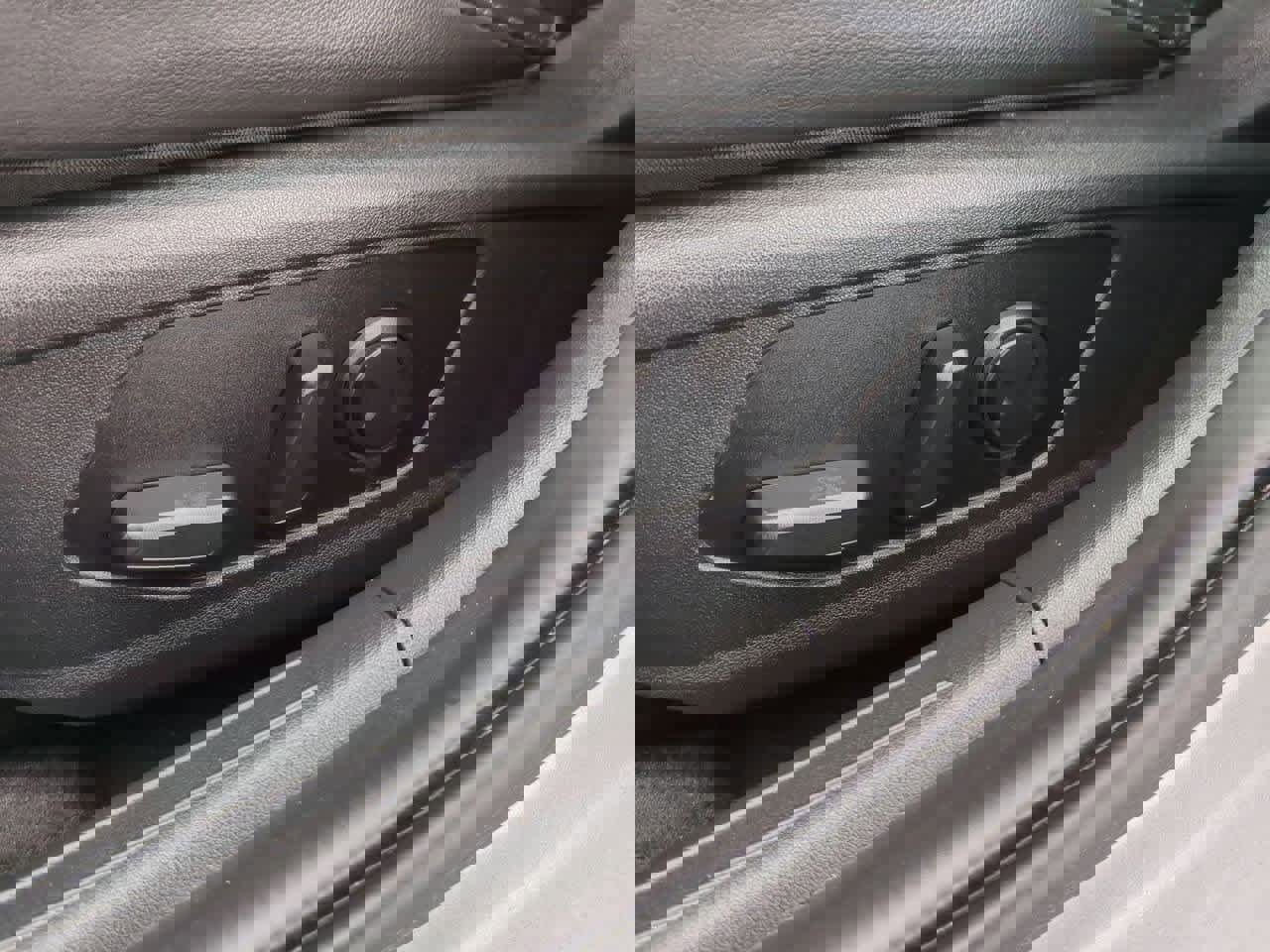 Used 2023 Hyundai Elantra Limited image 16