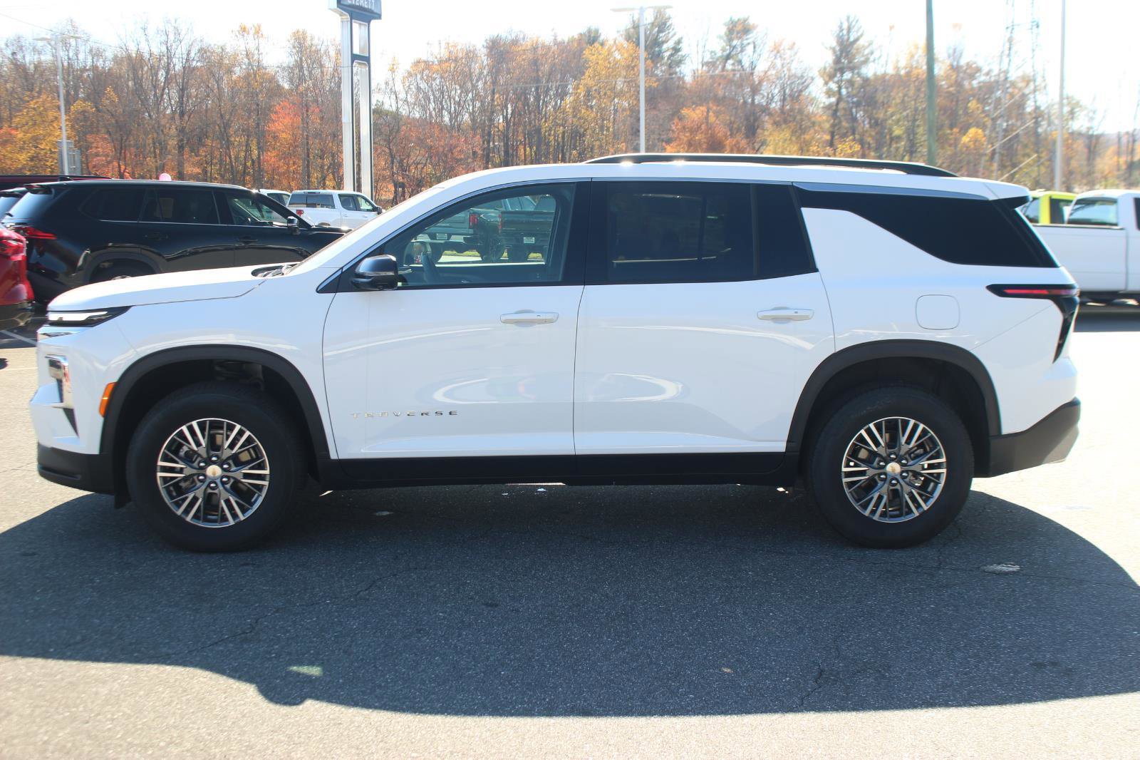 New 2025 Chevrolet Traverse LT w/ Driver Confidence Package image 4