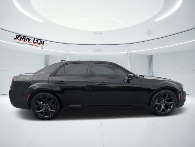 Used 2023 Chrysler 300 S w/ Comfort Group RWD image 2