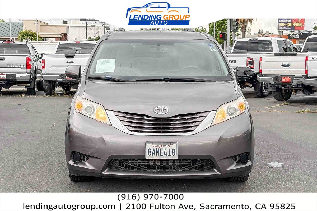 Used 2017 Toyota Sienna LE image 6