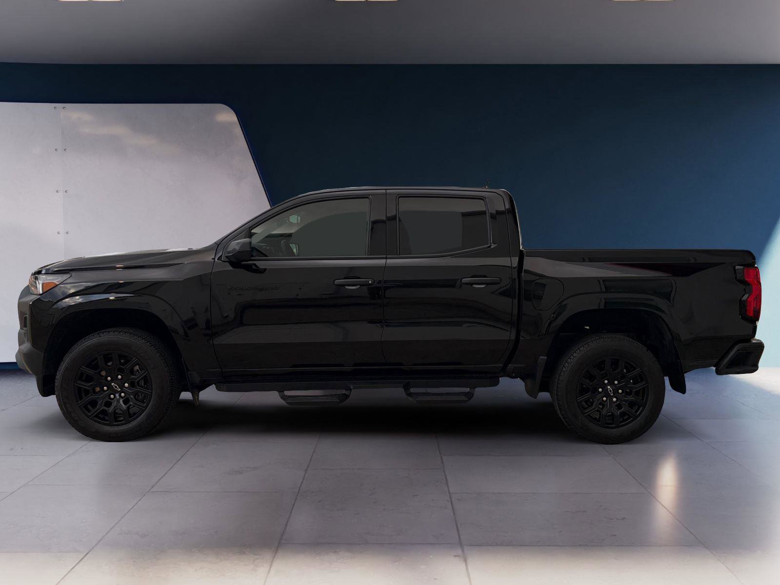 Used 2025 Chevrolet Colorado W/T w/ WT Custom Package RWD image 2