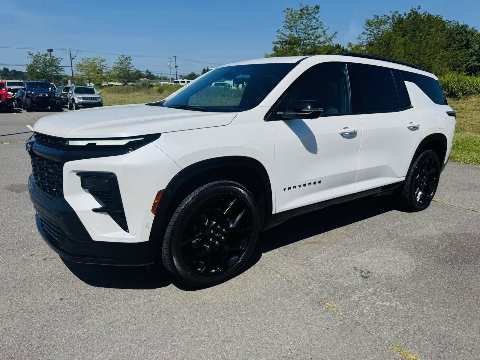 Used 2024 Chevrolet Traverse RS image 2
