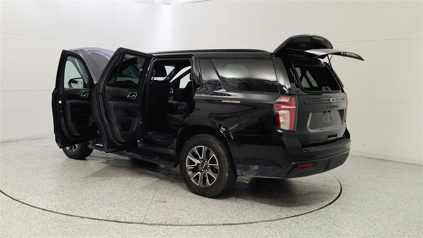 Used 2023 Chevrolet Tahoe Z71 w/ Luxury Package AWD/4WD image 11