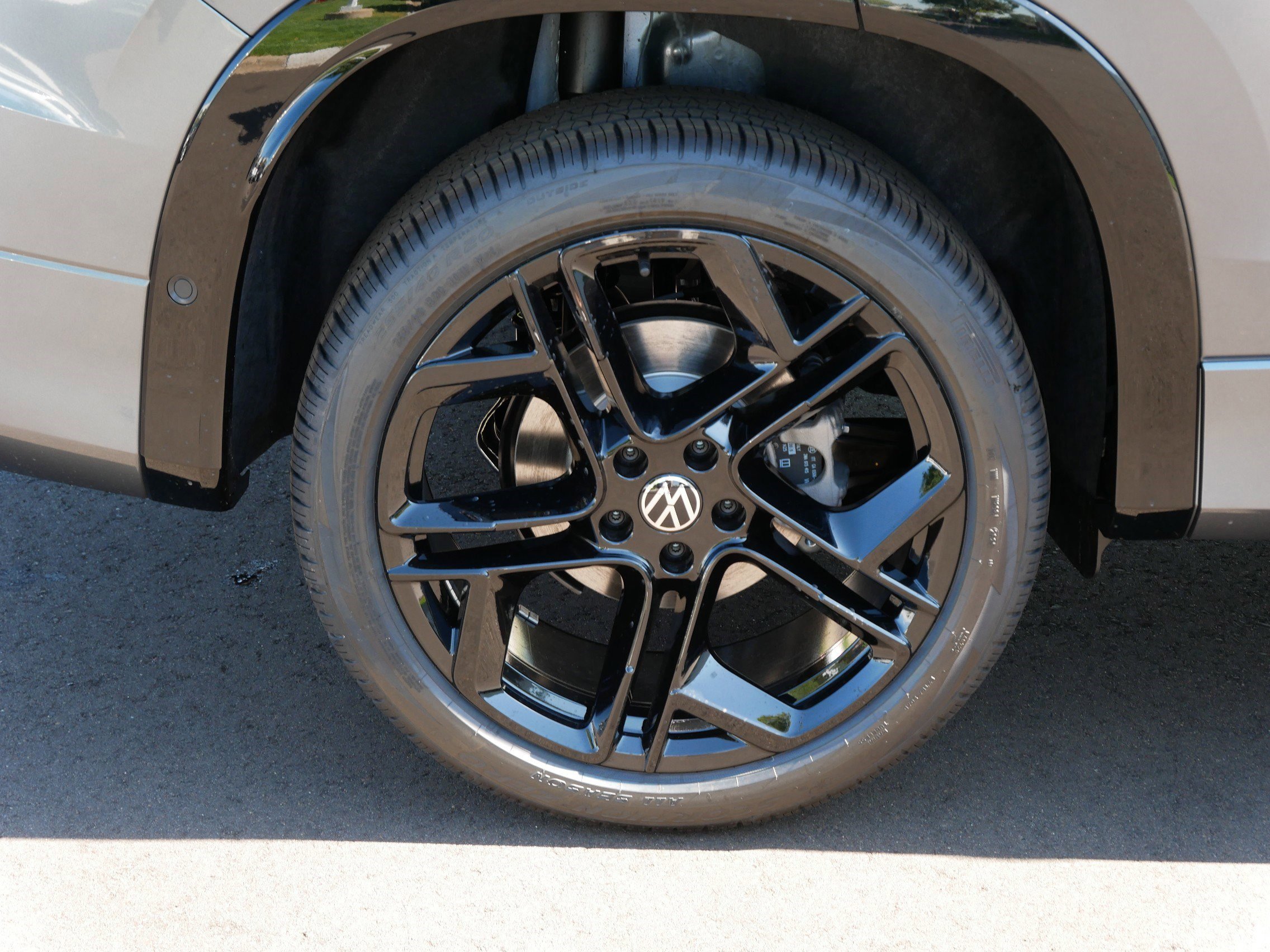New 2025 Volkswagen Tiguan SE R-Line image 5