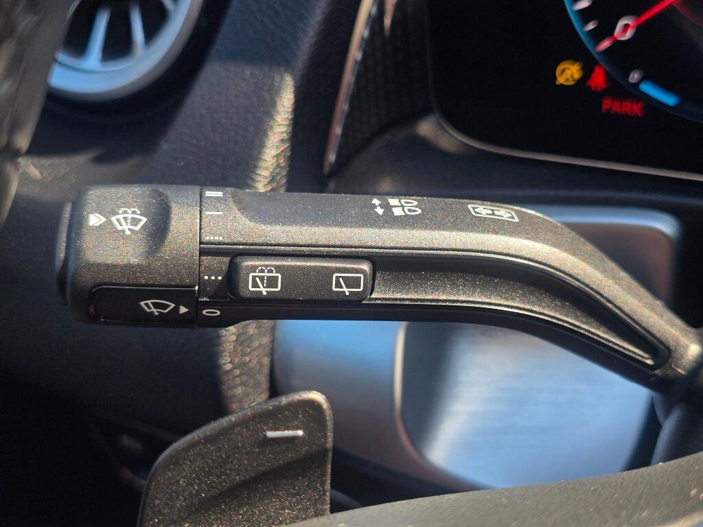 Used 2023 Mercedes-Benz GLB 250 image 36