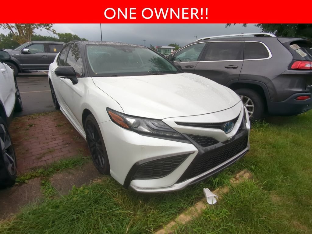 Used 2022 Toyota Camry XSE w/ Navigation Upgrade Package FWD image 3