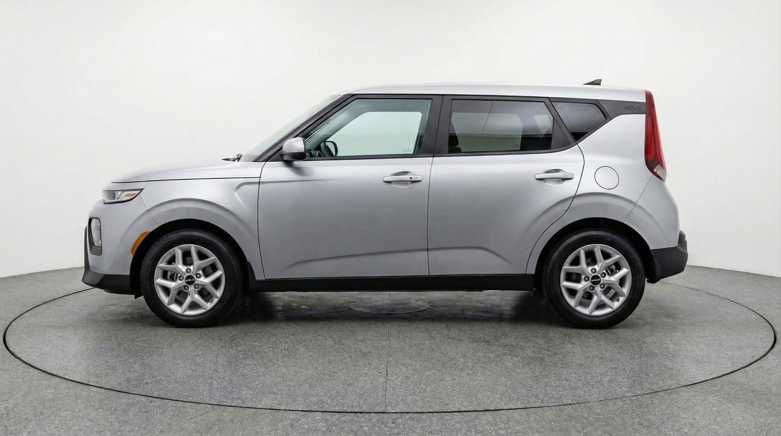 Used 2025 Kia Soul LX w/ LX Technology Package FWD image 5