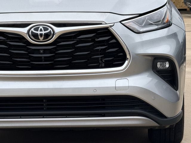 Used 2023 Toyota Highlander Platinum FWD image 9