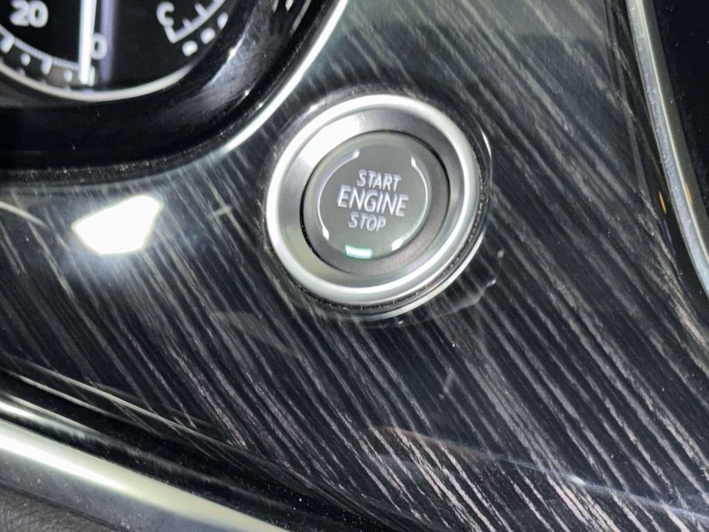 Used 2025 Cadillac XT6 Premium Luxury AWD/4WD image 29