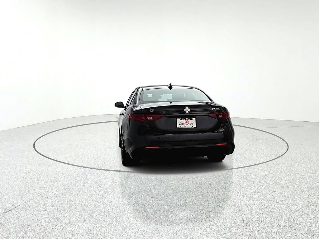 Used 2023 Alfa Romeo Giulia Veloce AWD/4WD image 5