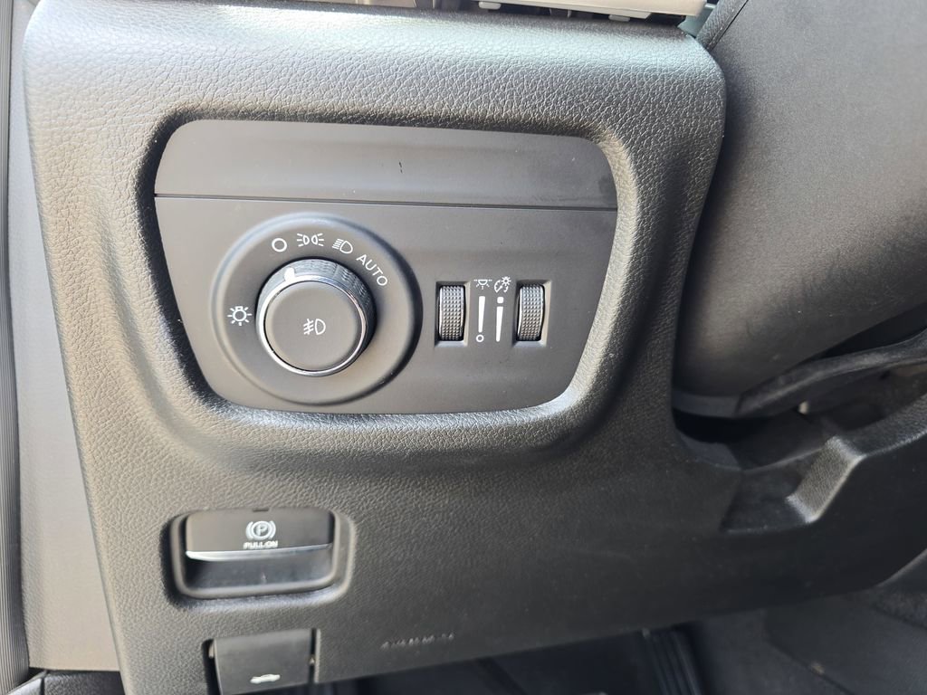 Used 2024 Jeep Grand Cherokee Limited AWD/4WD image 26
