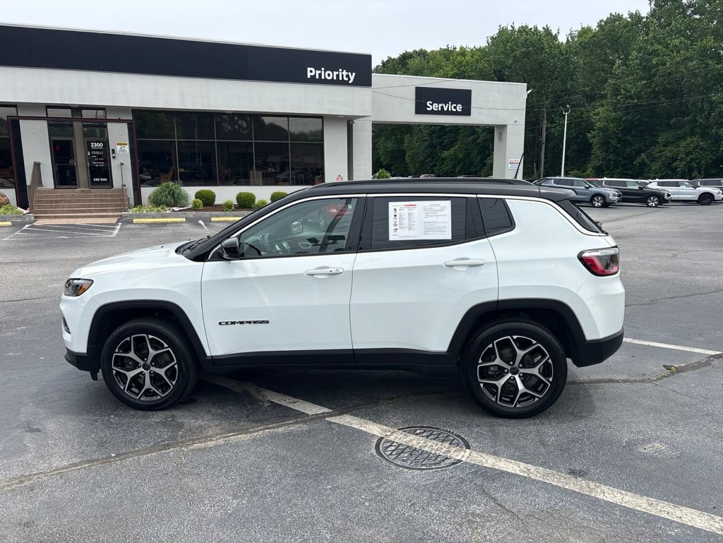 Used 2025 Jeep Compass Limited AWD/4WD image 6