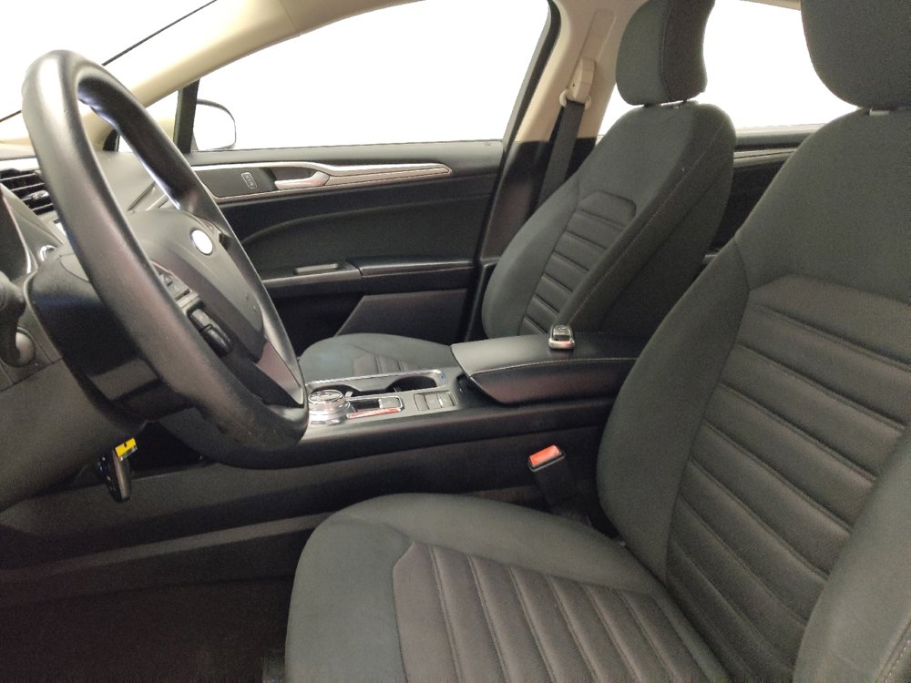 Used 2019 Ford Fusion SE image 17