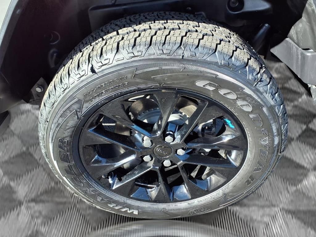 Used 2022 Jeep Wrangler Unlimited Sahara image 19