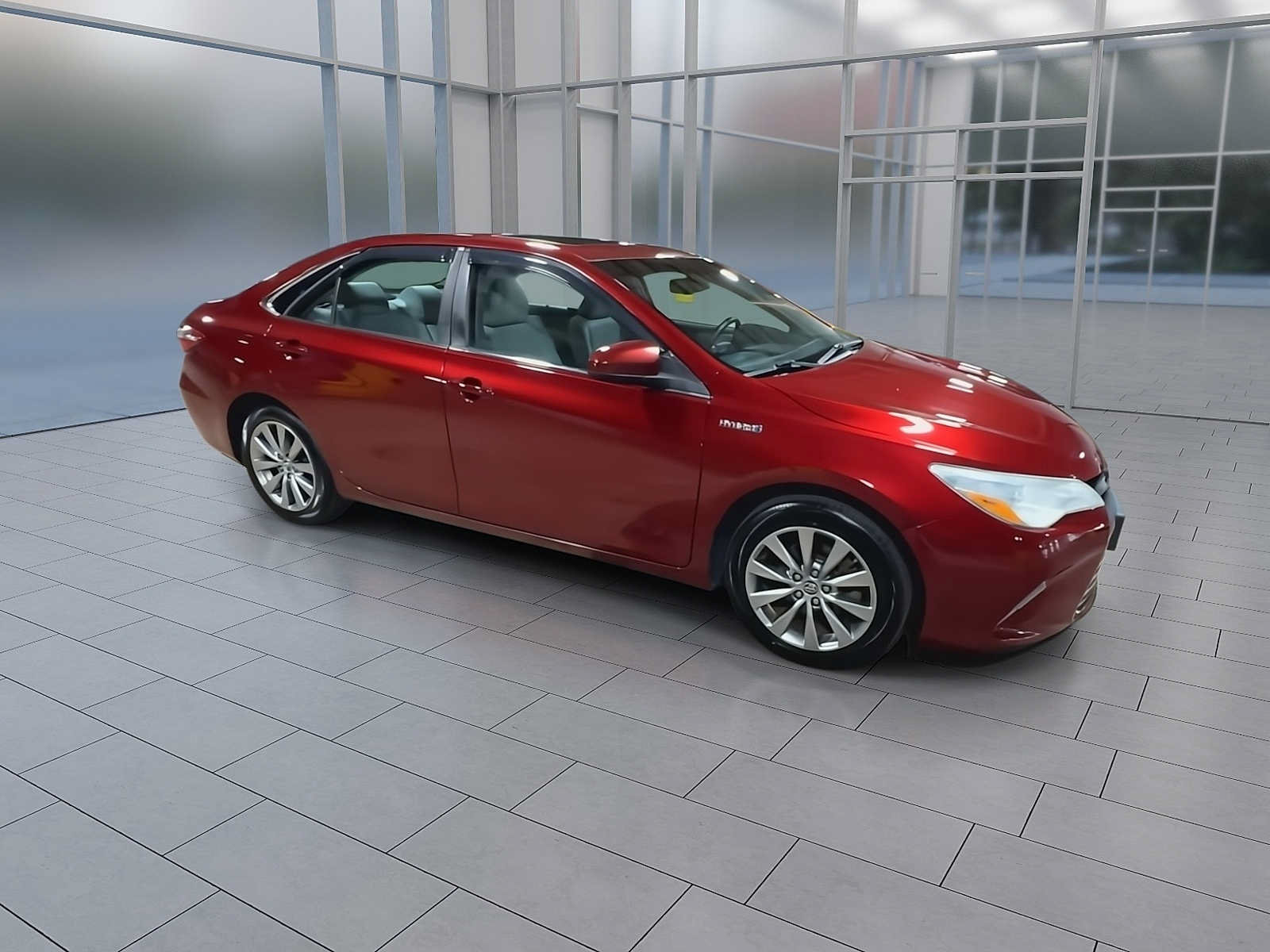 Used 2015 Toyota Camry XLE w/ Moonroof Package FWD image 2