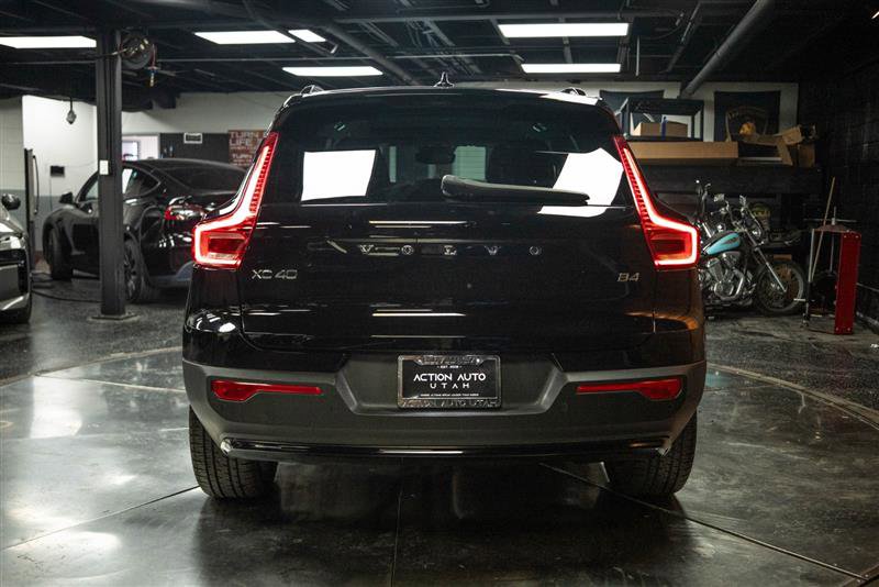 Used 2023 Volvo XC40 B4 Ultimate FWD image 6