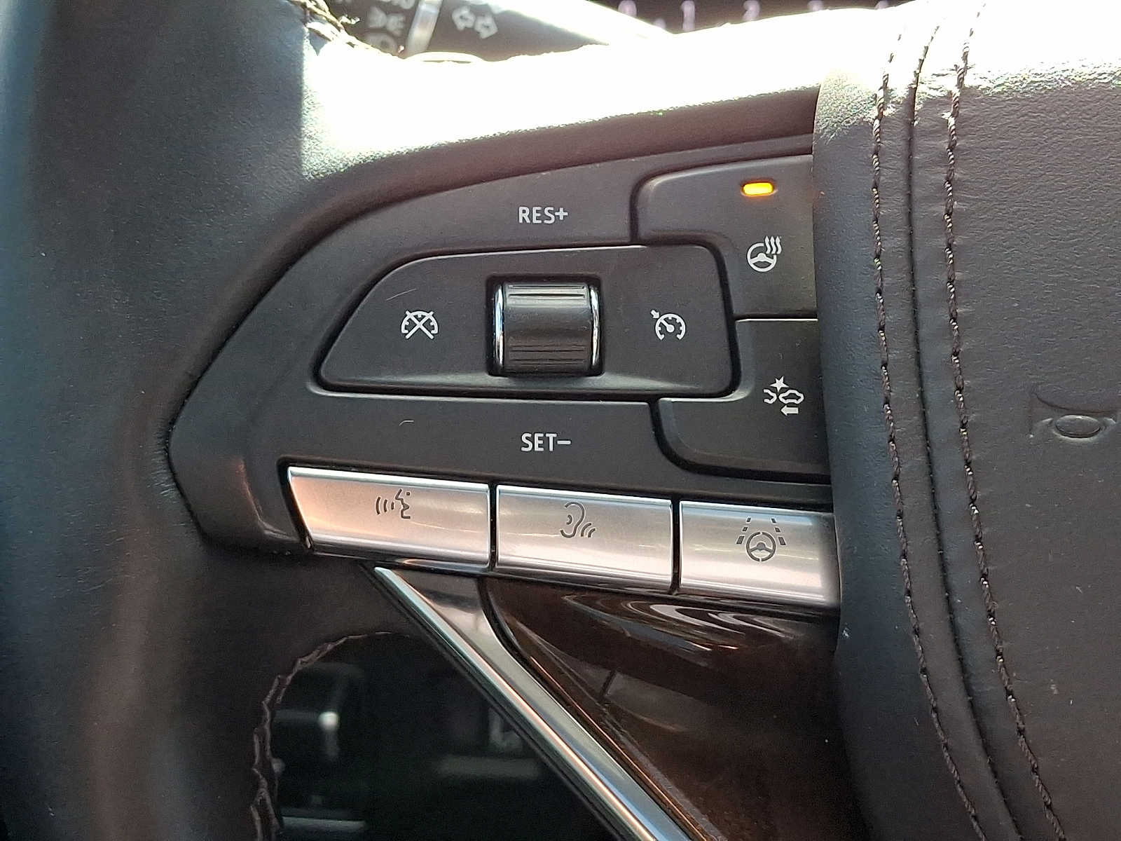 Certified 2024 Cadillac Escalade Sport Platinum w/ LPO, ONYX Package AWD/4WD image 28