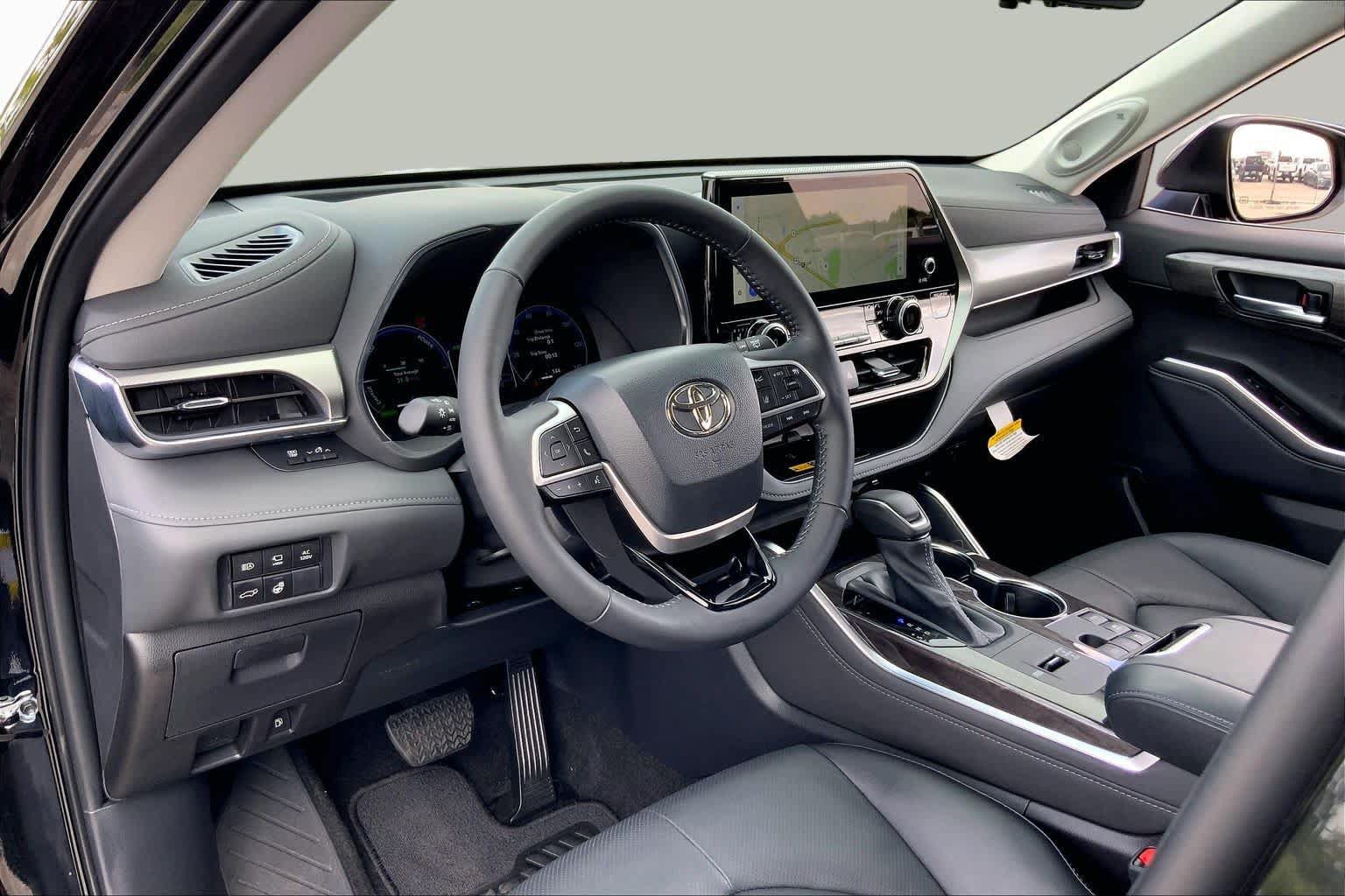 Certified 2026 Toyota Highlander Platinum AWD/4WD image 17