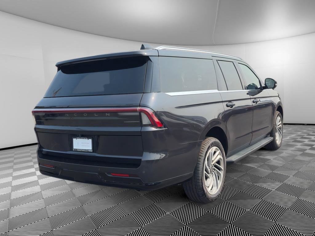 New 2026 Lincoln Navigator L Premier AWD/4WD image 7