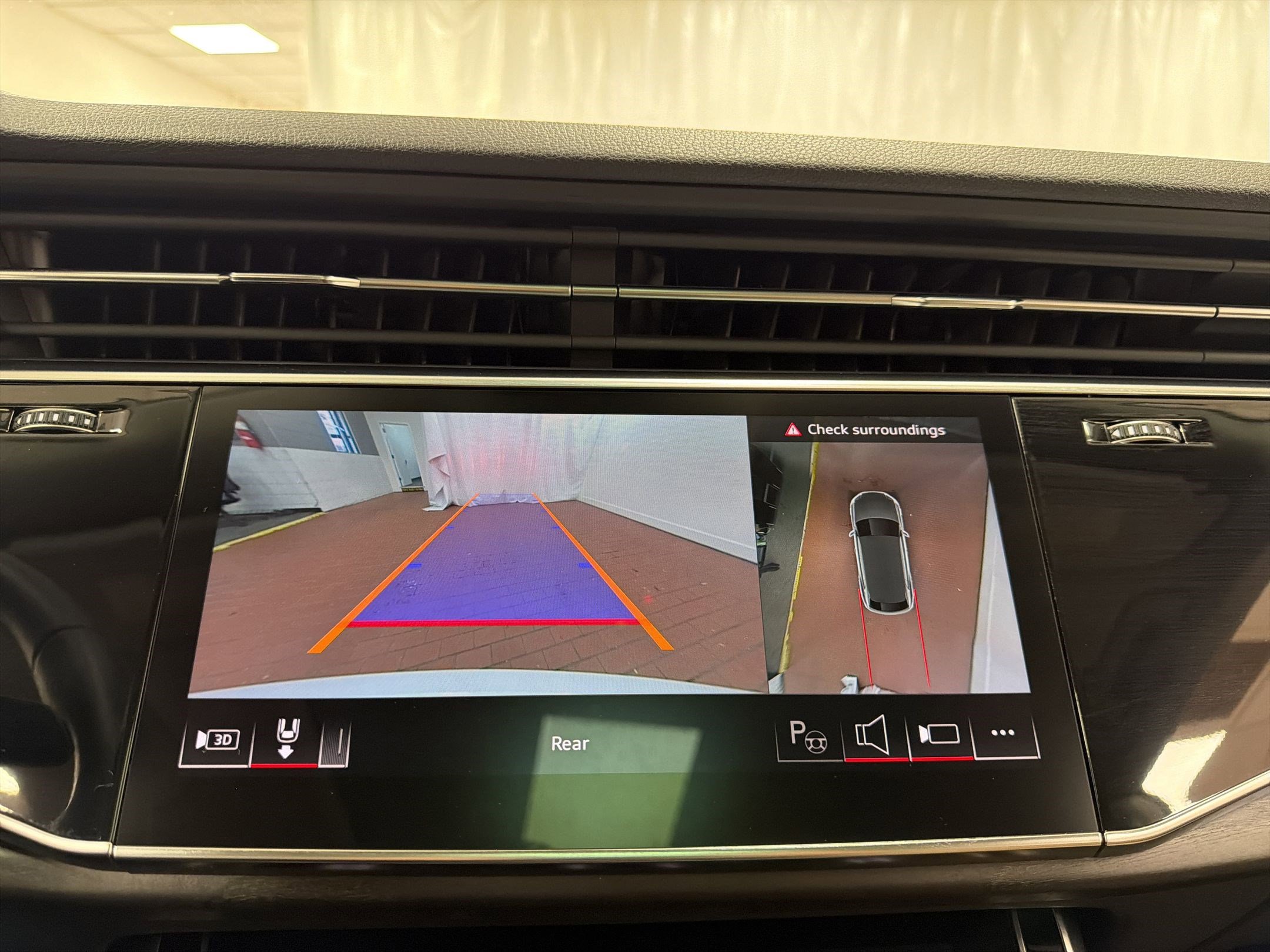 Used 2024 Audi Q8 Prestige image 24