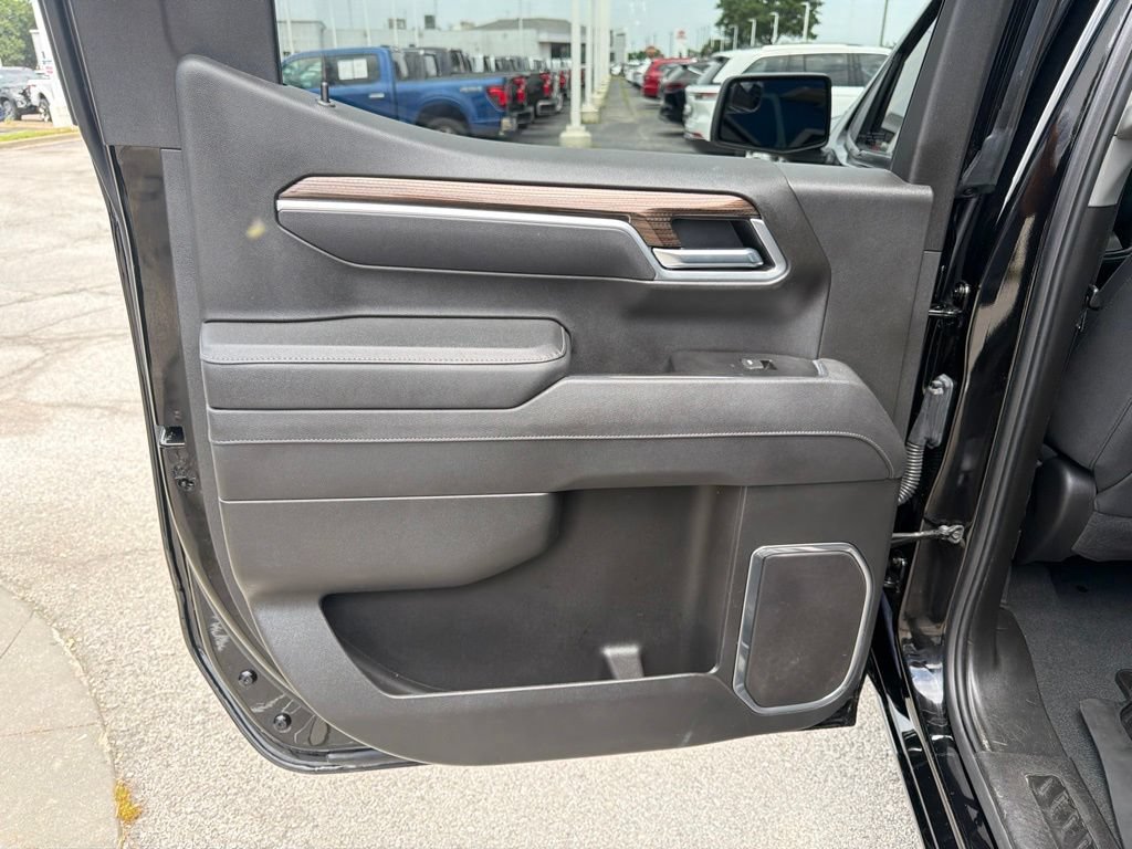 Used 2025 Chevrolet Silverado 1500 LT AWD/4WD image 18