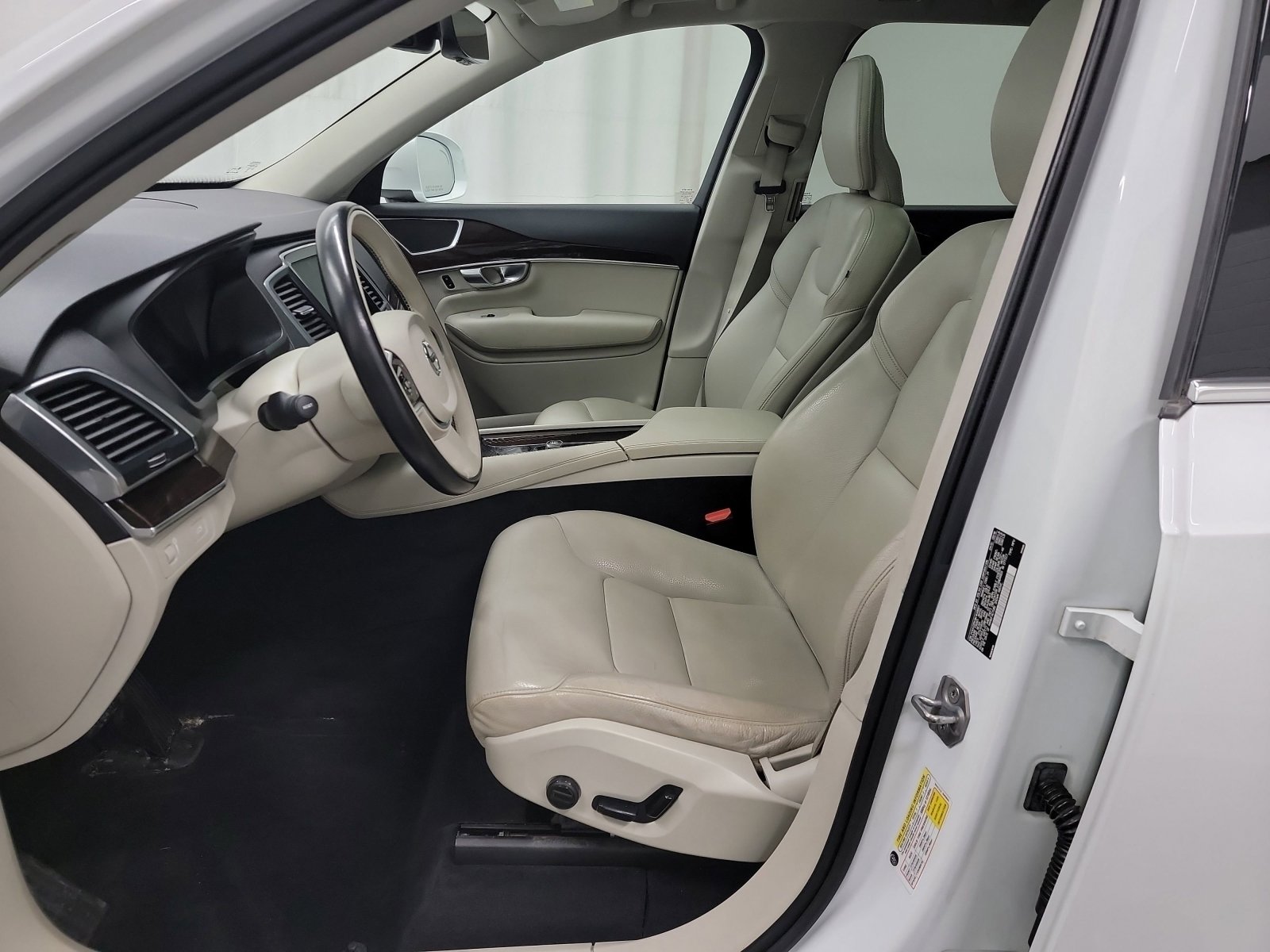 Used 2019 Volvo XC90 T6 Momentum w/ Advanced Package image 12