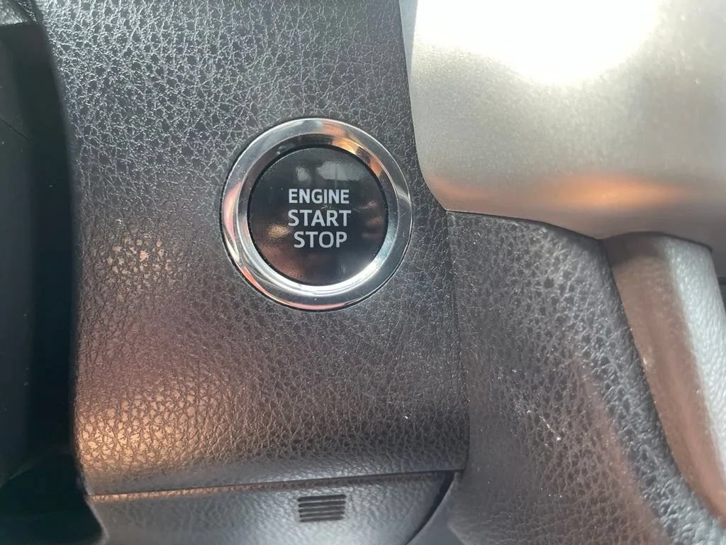 Used 2019 Toyota Highlander Limited AWD/4WD image 32