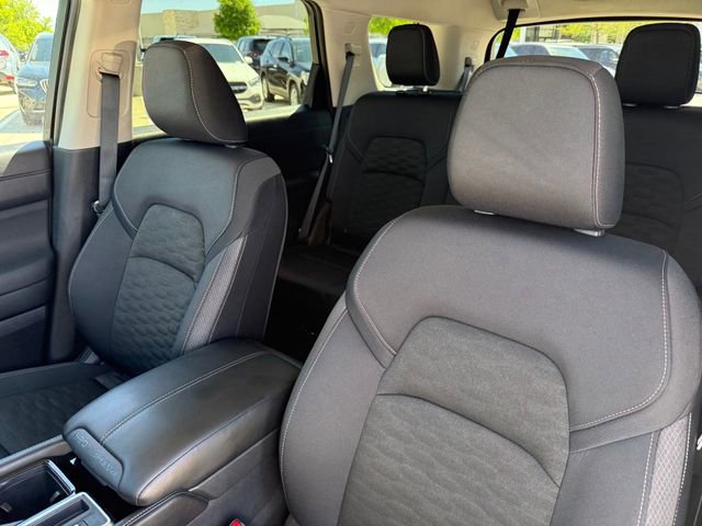 Used 2025 Nissan Pathfinder SV image 11