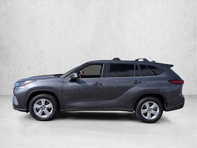 Used 2023 Toyota Highlander LE FWD image 5