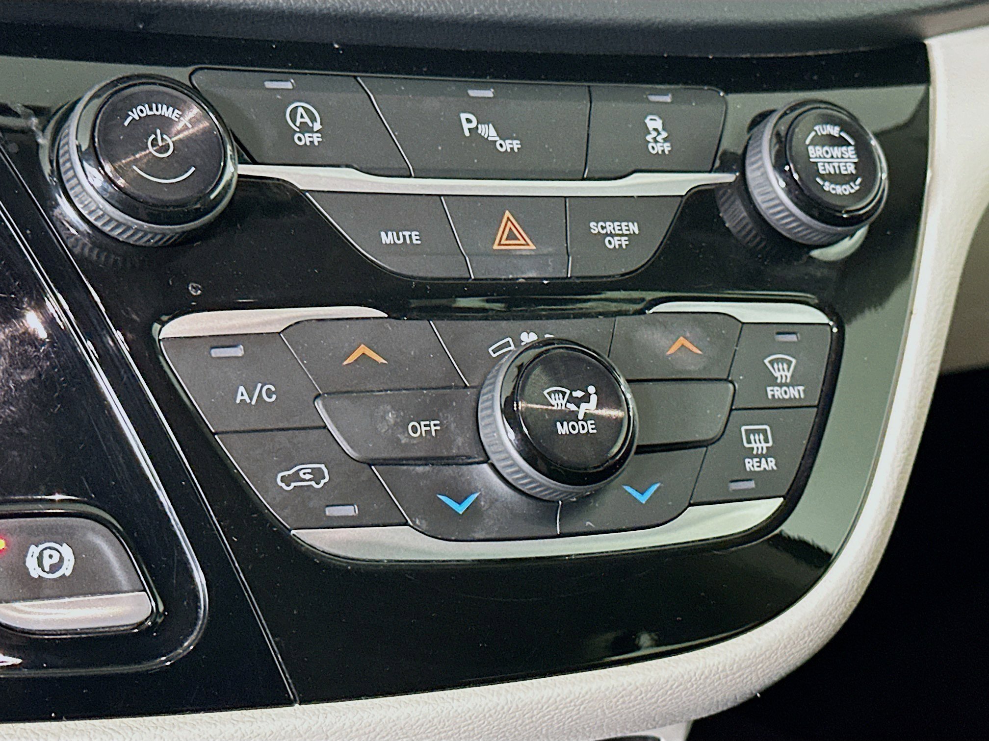 Used 2018 Chrysler Pacifica LX FWD image 23