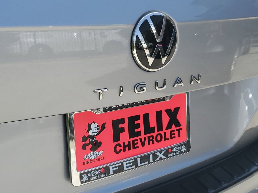 Used 2023 Volkswagen Tiguan SE R-Line image 8