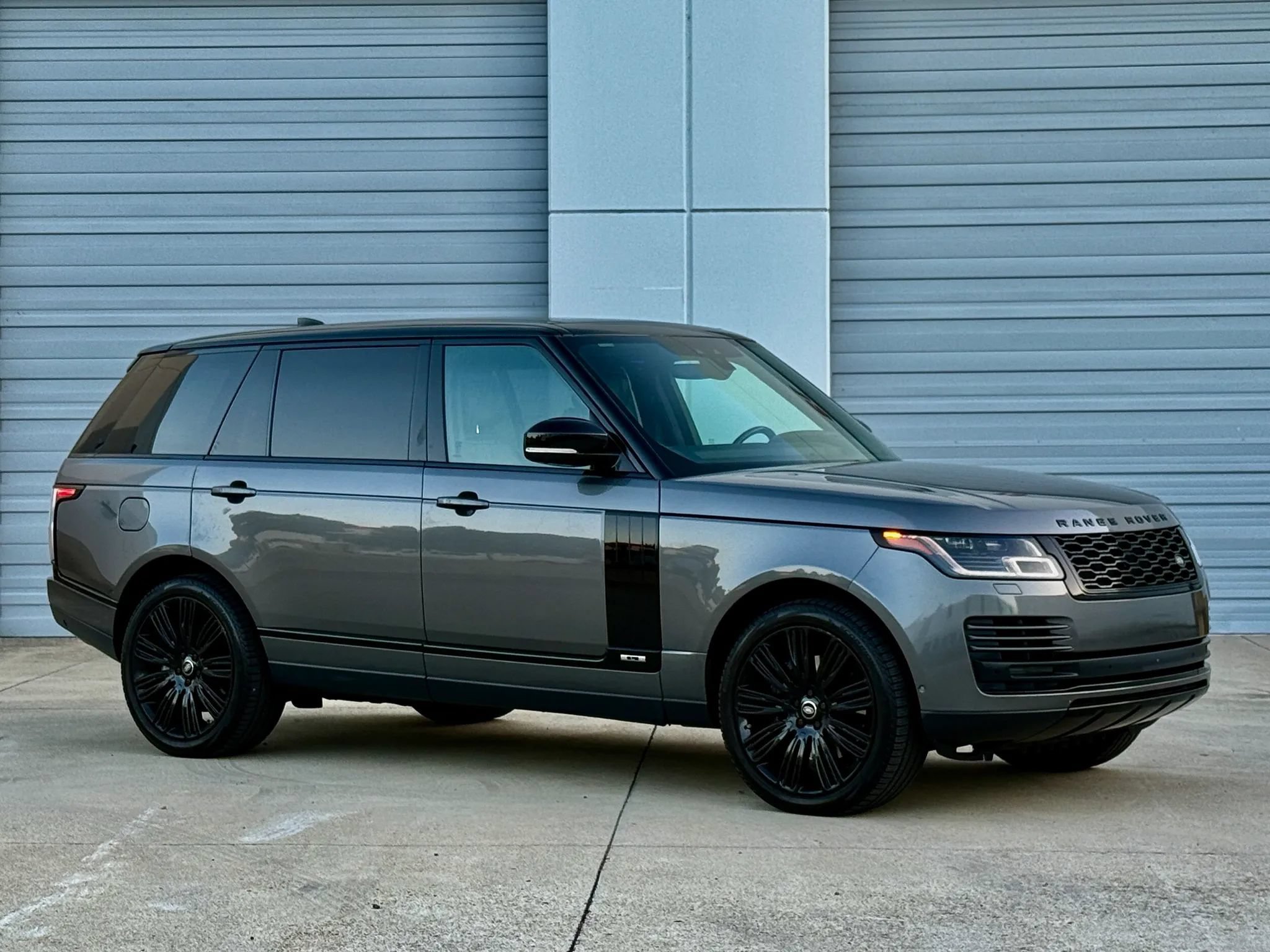 Used 2019 Land Rover Range Rover Long Wheelbase Supercharged AWD/4WD image 1