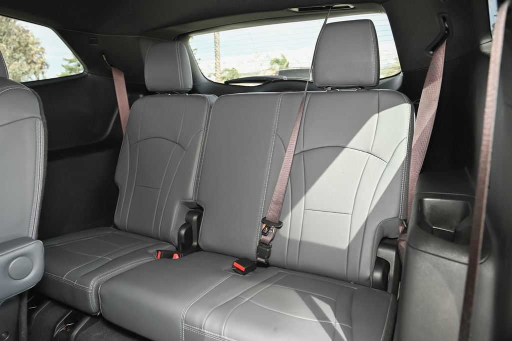 Used 2024 Buick Enclave Essence w/ Sport Touring Edition image 38