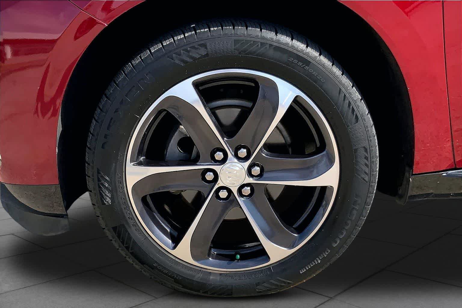Used 2020 Buick Enclave Essence w/ LPO, Touring Package FWD image 11