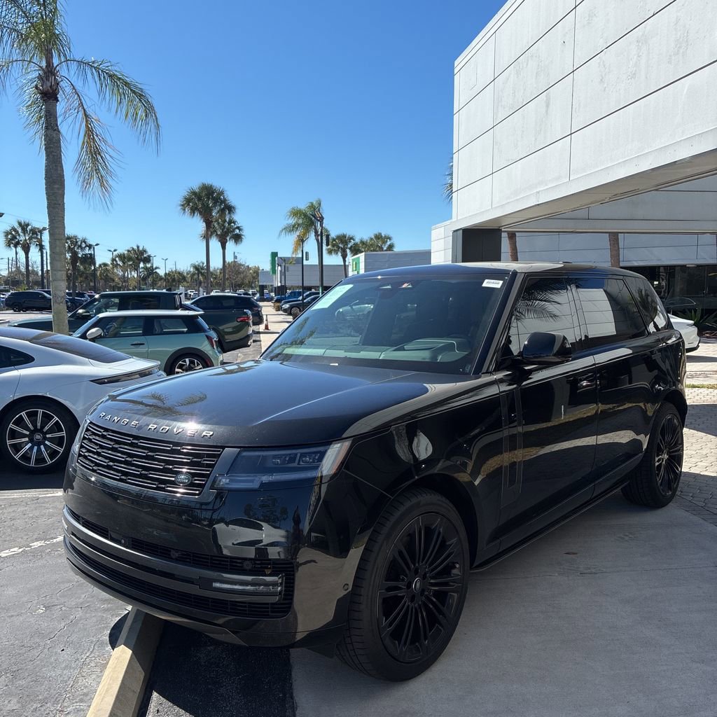 Used 2024 Land Rover Range Rover Long Wheelbase SE image 3