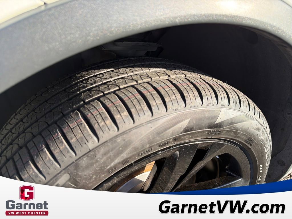 Certified 2023 Volkswagen Tiguan SE R-Line image 28