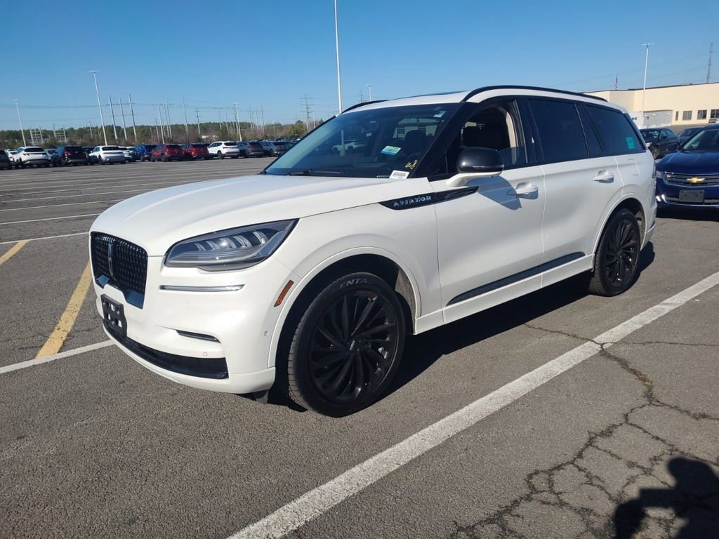 Used 2023 Lincoln Aviator Reserve w/ Equipment Group 201A image 2