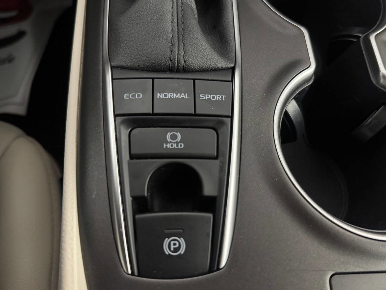 Used 2022 Toyota Camry XLE image 40