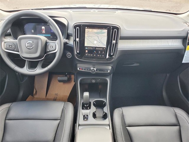 New 2026 Volvo XC40 B5 Core w/ Protection Package Premier image 28
