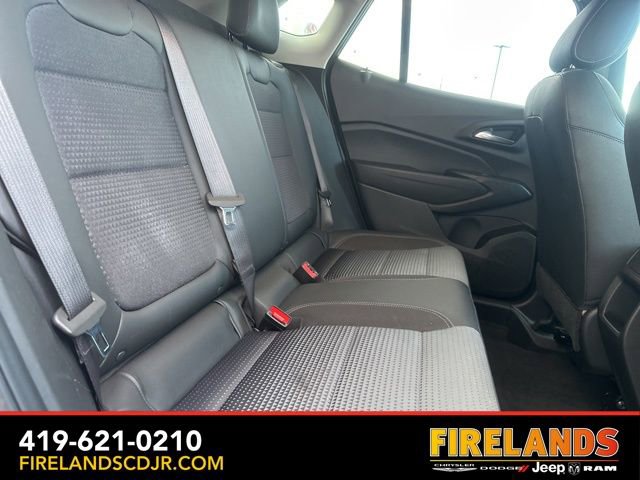 Used 2025 Chevrolet Trax LT w/ LT Convenience Package image 14