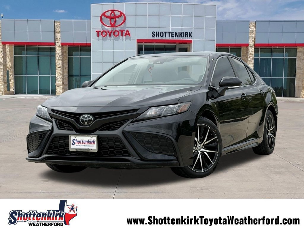 Used 2023 Toyota Camry SE FWD image 1