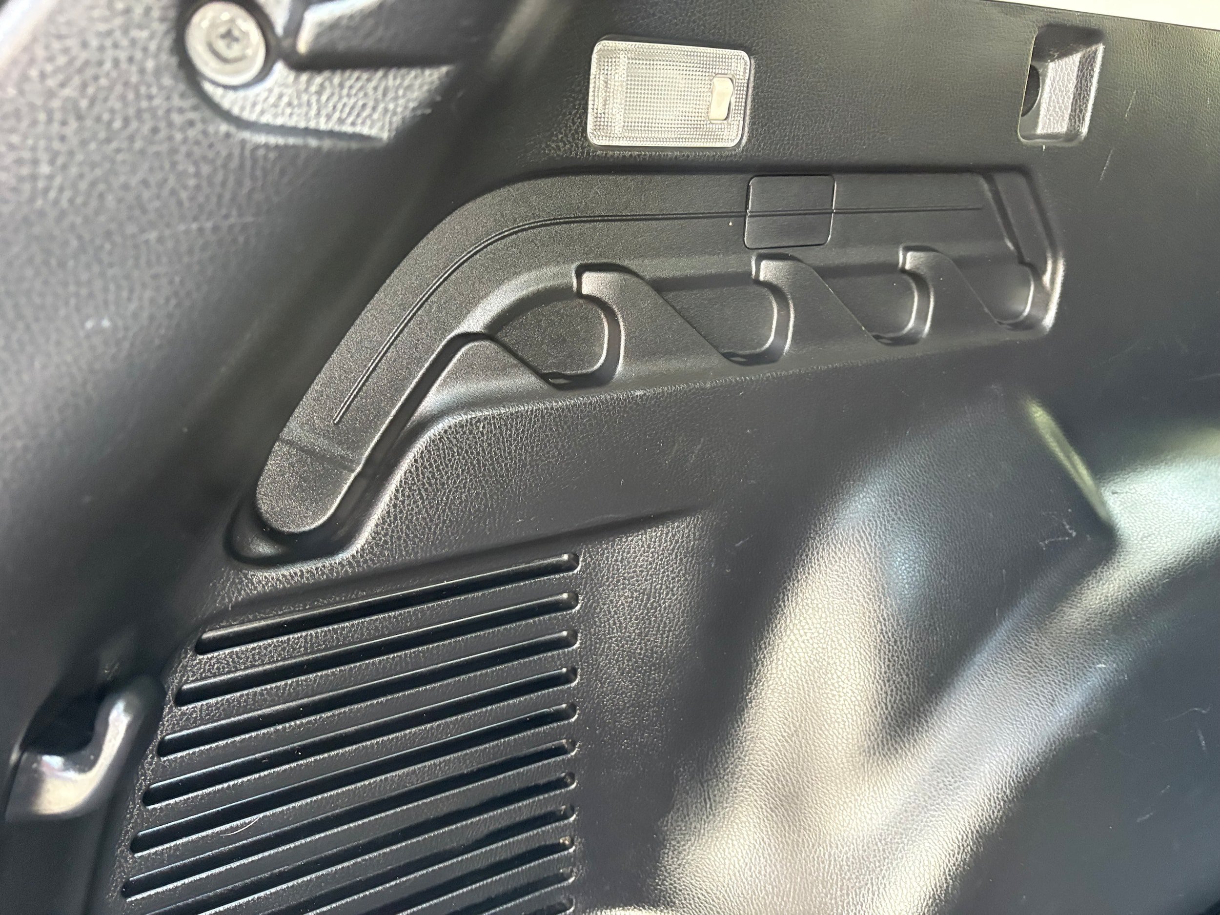 Used 2016 Toyota RAV4 LE AWD/4WD image 19