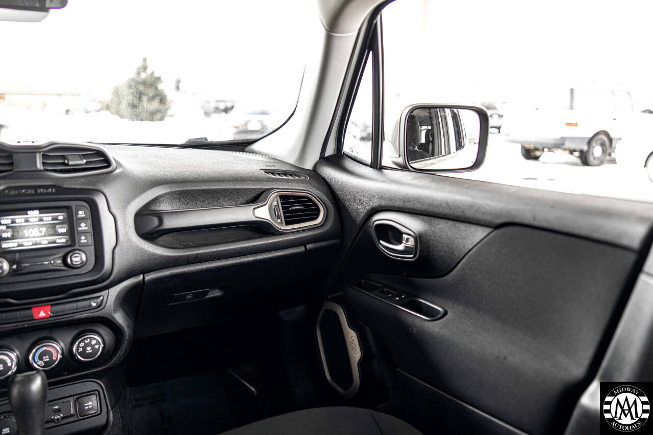 Used 2015 Jeep Renegade Latitude w/ Cold Weather Group II image 34