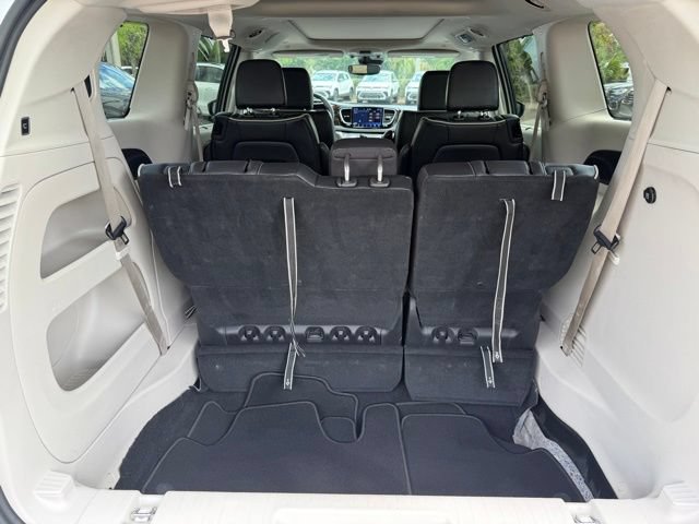 Used 2024 Chrysler Pacifica Limited FWD image 7