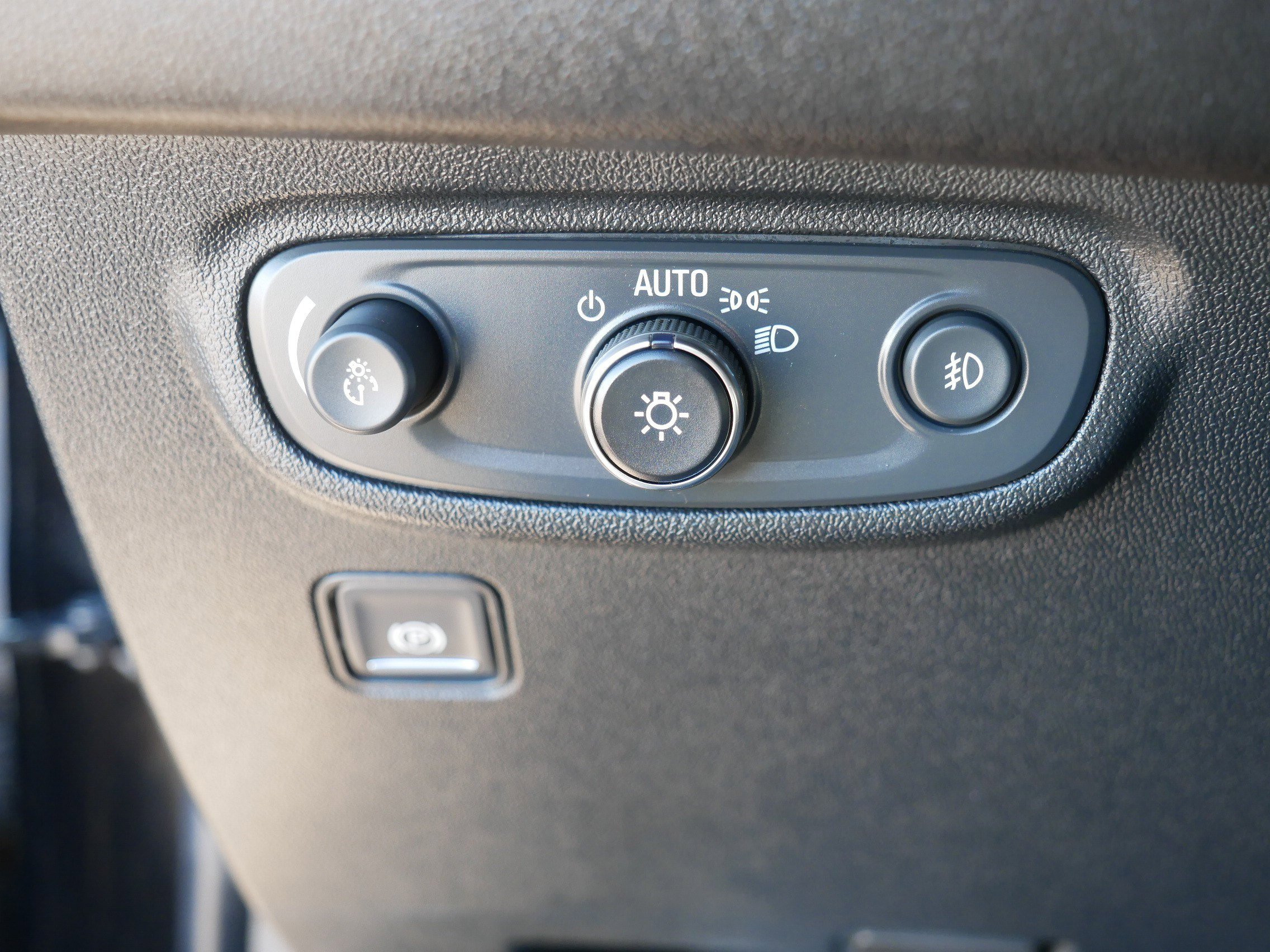 Used 2024 GMC Terrain SLT w/ Infotainment Package II image 26