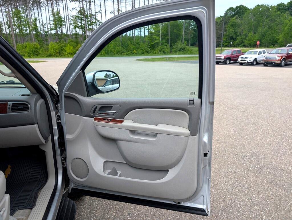 Used 2012 Chevrolet Suburban LT w/ Luxury Package image 16