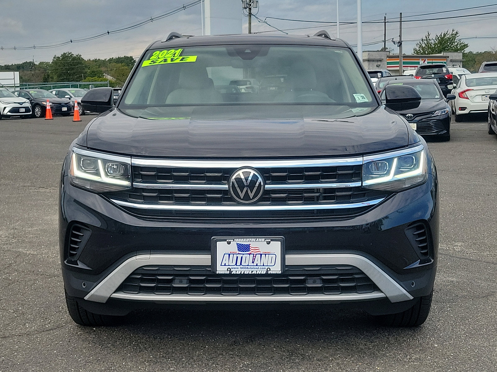 Used 2021 Volkswagen Atlas SEL image 2
